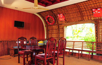 Indraprastham Houseboats cruise
