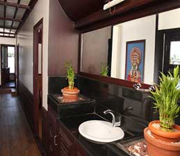 Pickadly Houseboat