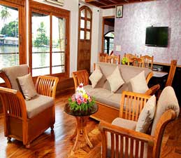 Pickadly Houseboat